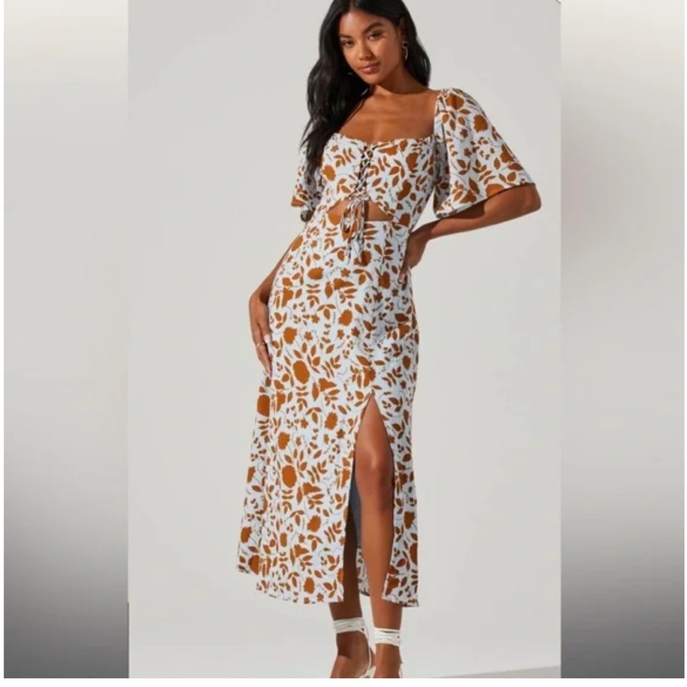 Women’s Small ASTR the Label Blue and Brown Floral Print Midi Dress with cutouts